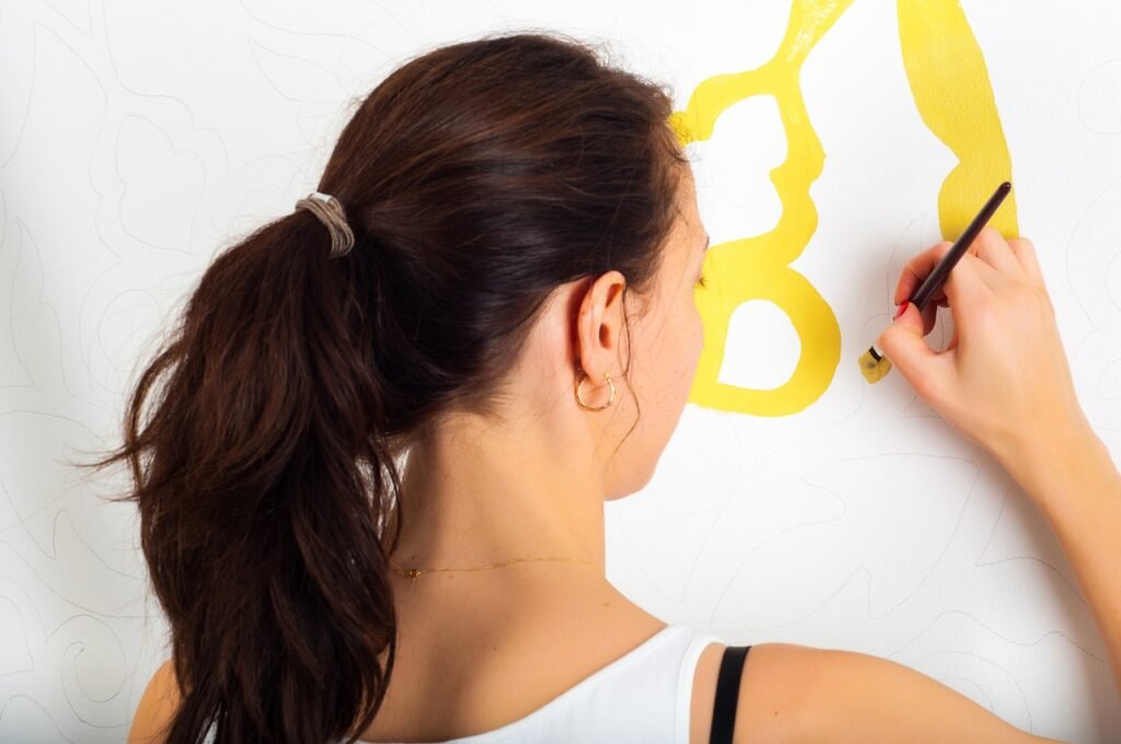 painting, wall, woman-1744956.jpg